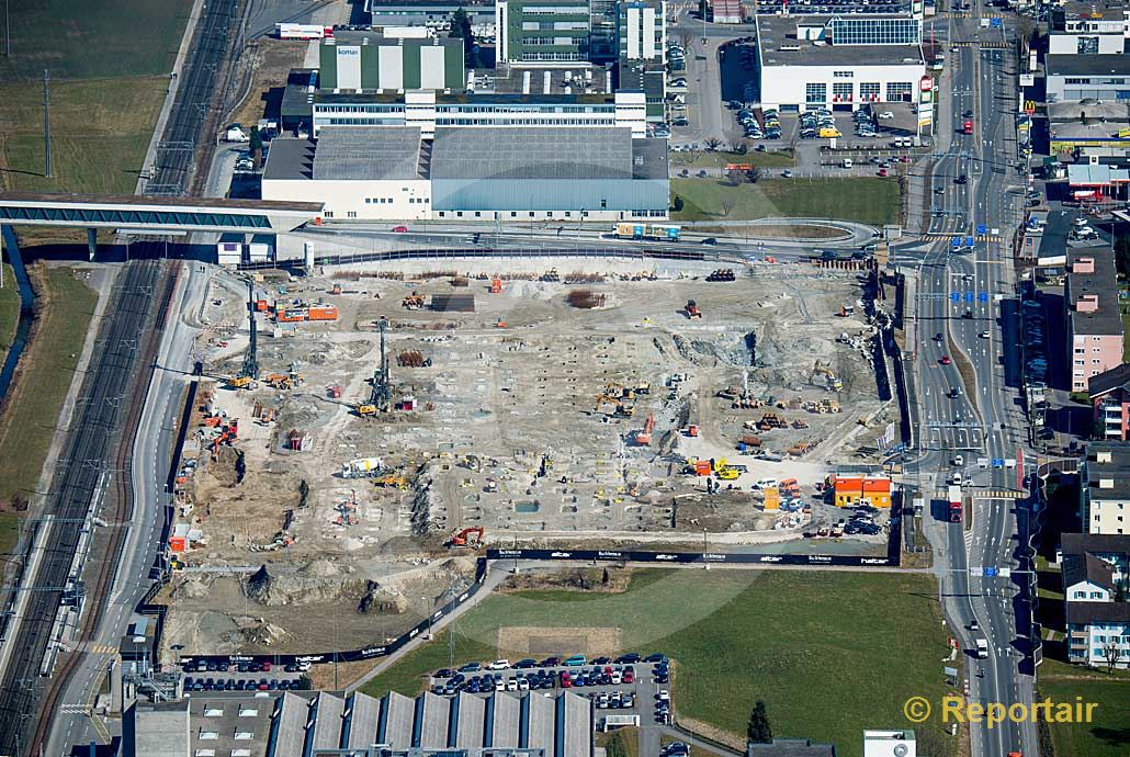 Foto: Die Schweiz wird zugebaut Bau eines Shopping-Centers in Ebikon (LU). (Luftaufnahme von Niklaus Wächter)