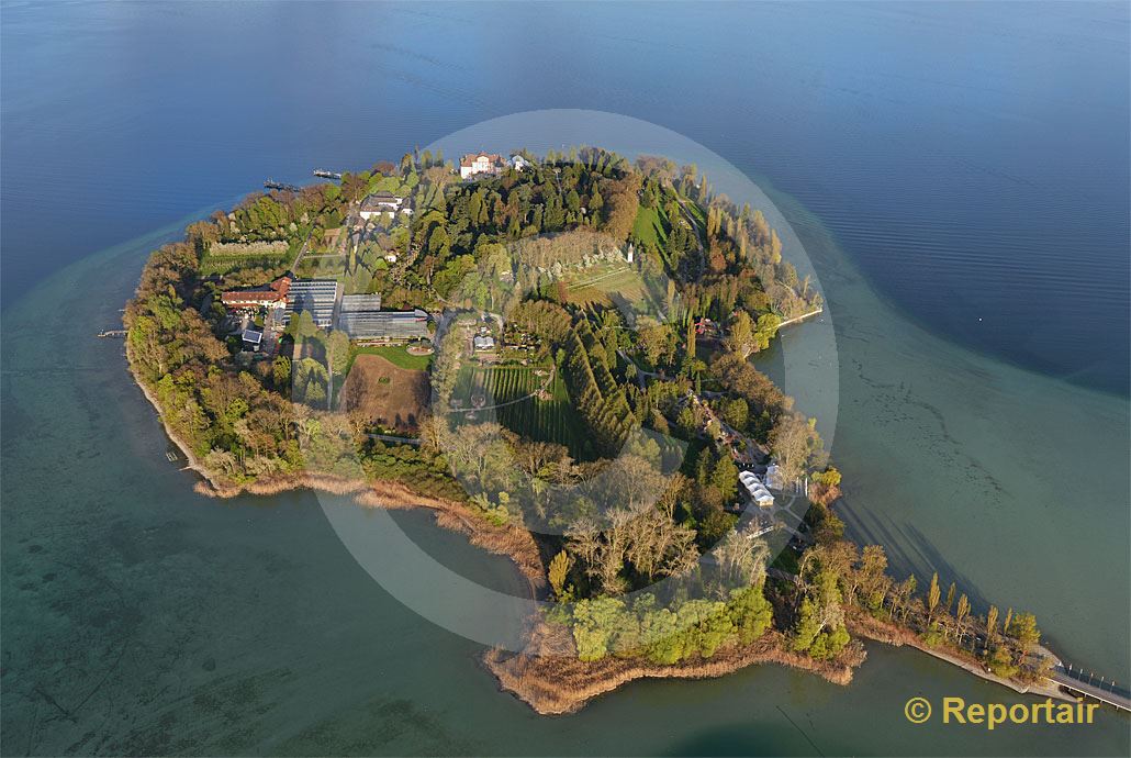 Foto: Die Insel Mainau D im April.. (Luftaufnahme von Niklaus Wächter)