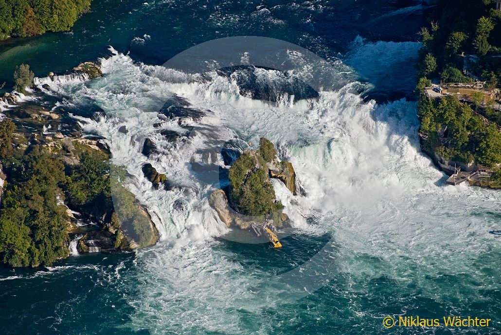 Foto: Der Rheinfall bei  Neuhausen SH. (Luftaufnahme von Niklaus Wächter)