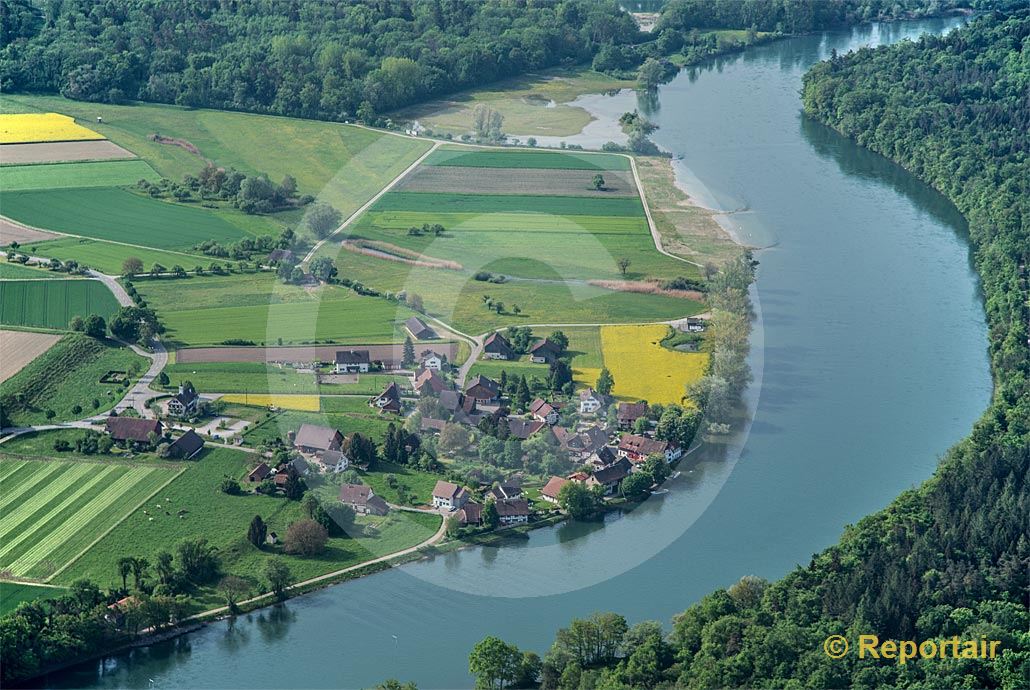 Foto: Der Weiler Ellikon (ZH) am Rhein.. (Luftaufnahme von Niklaus Wächter)