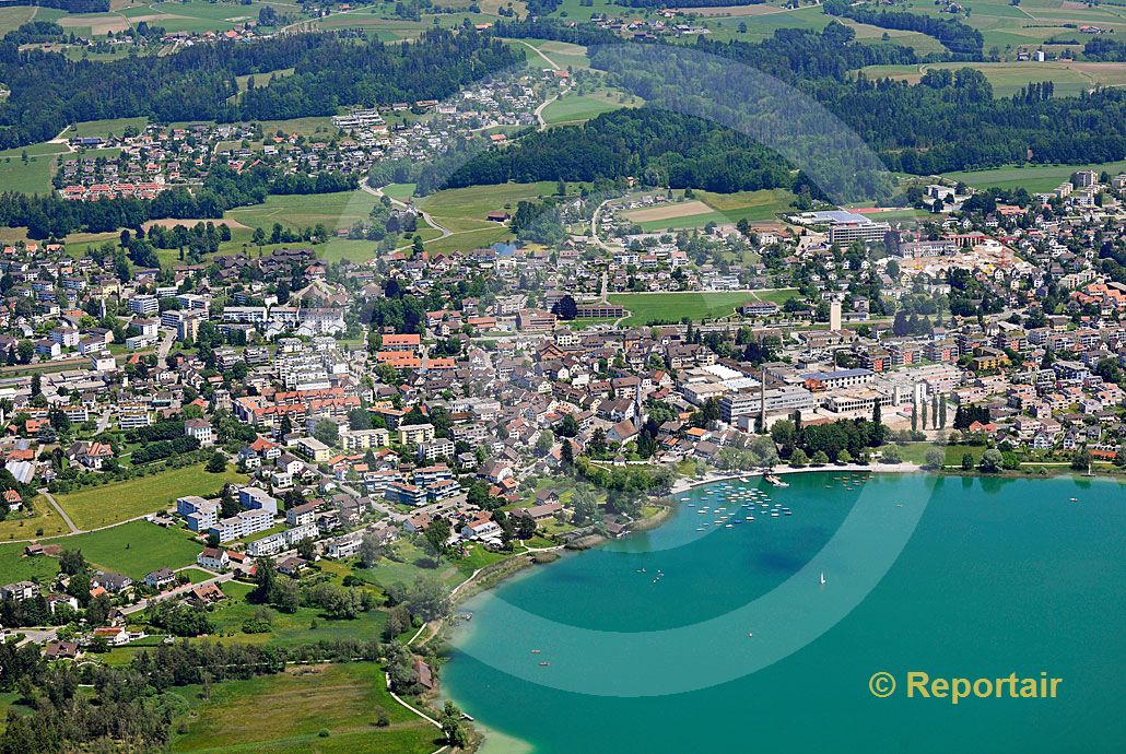 Foto: Pfäffikon ZH am Pfäffikersee. (Luftaufnahme von Niklaus Wächter)