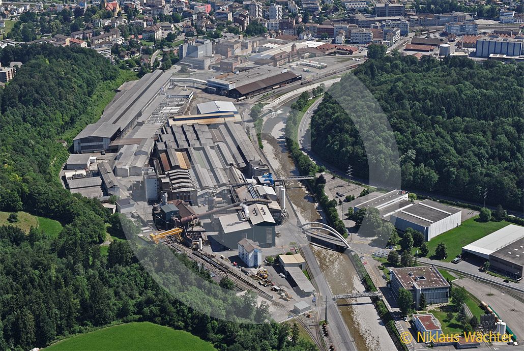 Foto: Swiss Steel AG in Emmenbrücke  LU. (Luftaufnahme von Niklaus Wächter)