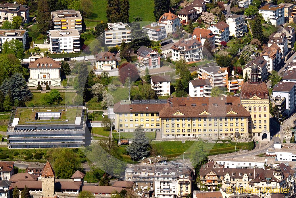 Foto: SUVA Hauptsitz in Luzern. (Luftaufnahme von Niklaus Wächter)