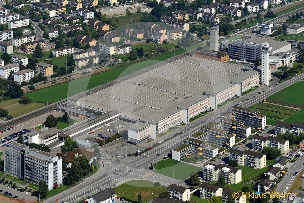 Foto: Hauptsitz des Aufzugsunternehmens Schindler in Ebikon LU. (Luftaufnahme von Niklaus Wächter)