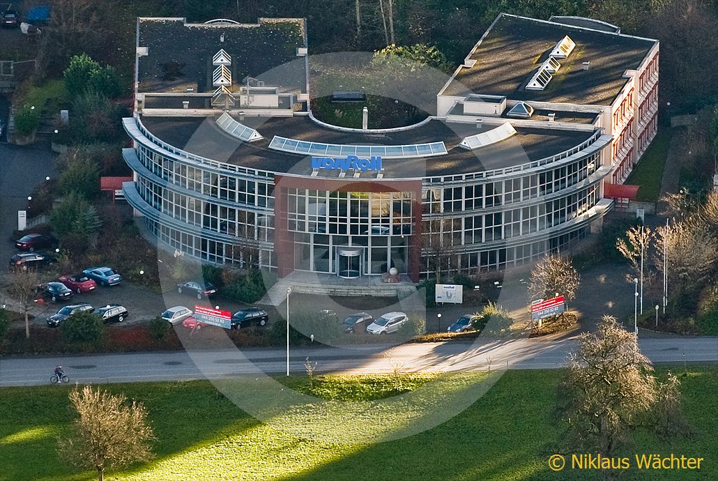 Foto: Hauptsitz der von Roll Holding in Wädenswil ZH. (Luftaufnahme von Niklaus Wächter)