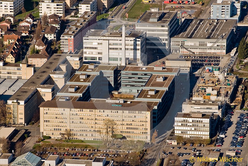 Foto: Hauptsitz der Siemens Schweiz AG Building Technologies Group International in Zug. (Luftaufnahme von Niklaus Wächter)