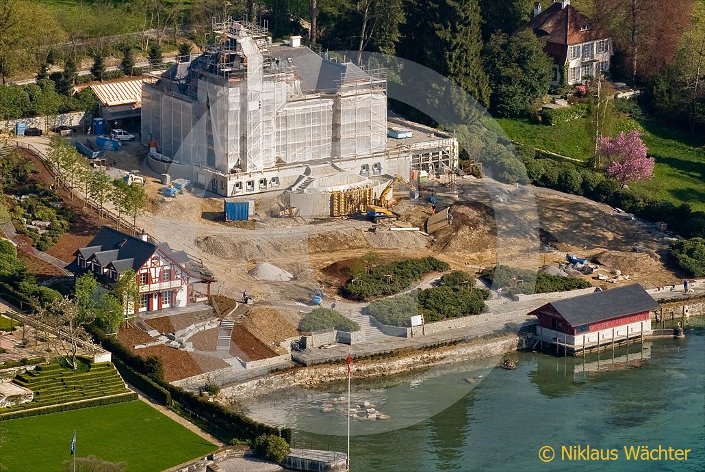 Foto: Ein weiteres Herrschaftshaus direkt am Seeufer in Meggen LU wird gebaut. (Luftaufnahme von Niklaus Wächter)