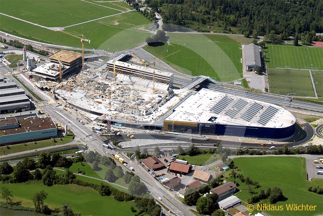 Foto: Bau des Fussballstadions von St.Gallen bei Winkeln SG im Jahr  2007. (Luftaufnahme von Niklaus Wächter)