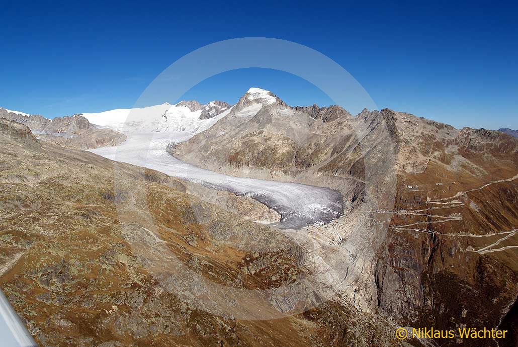 Foto: Der Rhonegletscher. (Luftaufnahme von Niklaus Wächter)