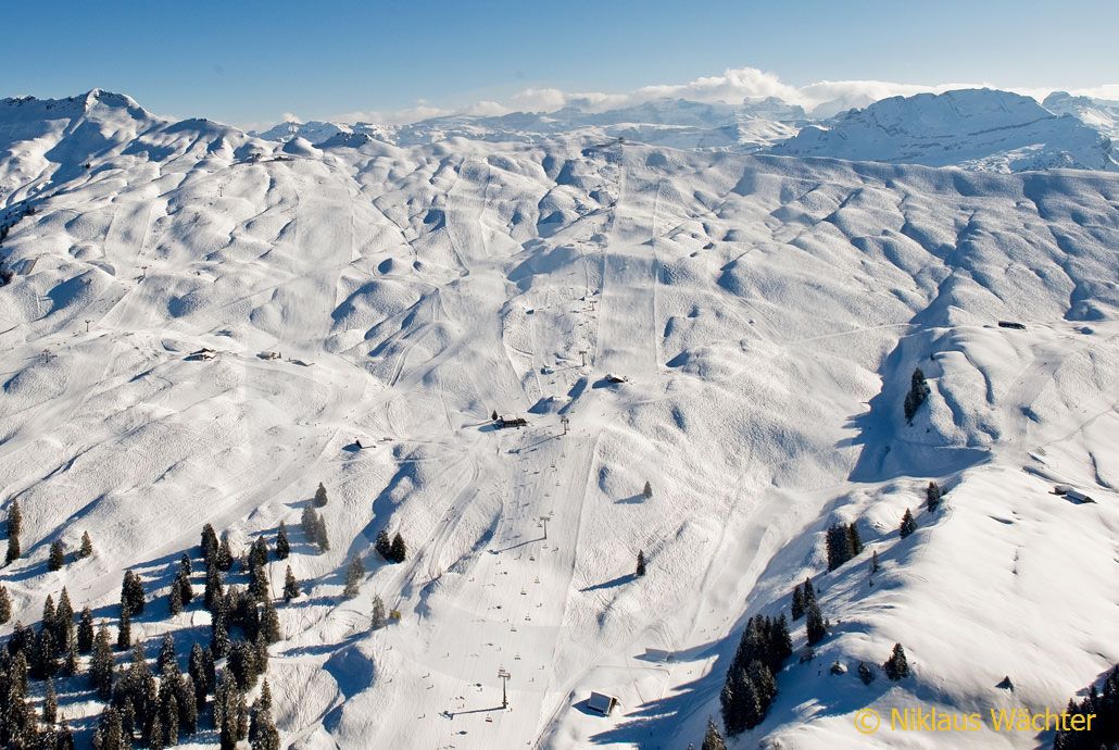 Foto: Skigebiet Hoch-Ybrig. (Luftaufnahme von Niklaus Wächter)