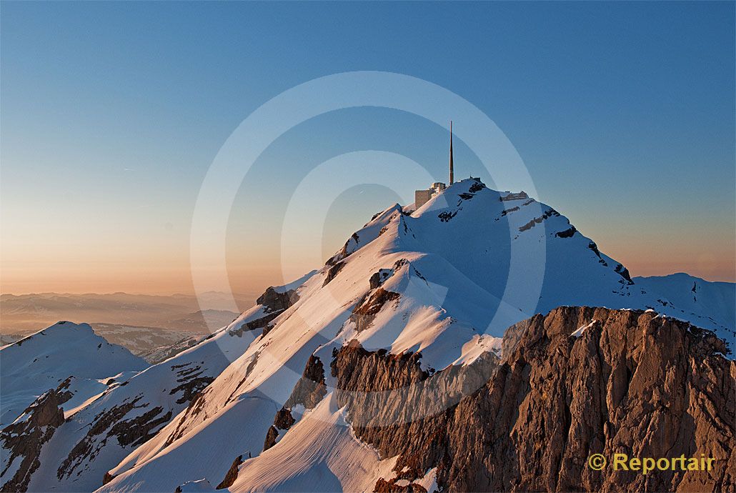 Foto: Der Säntis im Abendlicht. (Luftaufnahme von Niklaus Wächter)