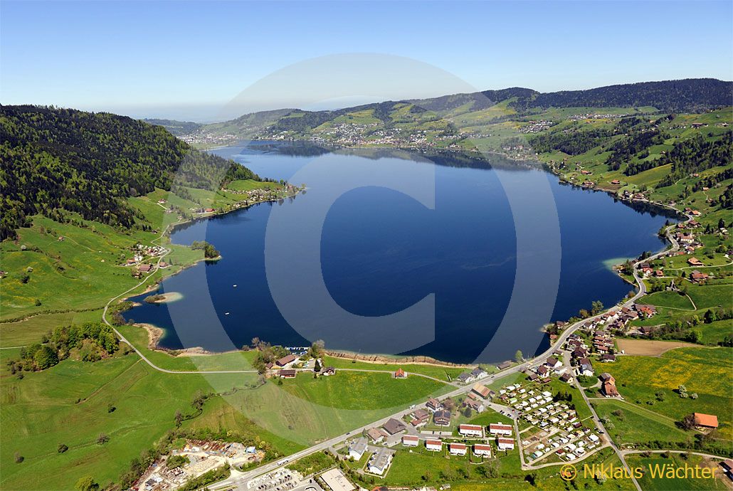 Foto: Der Ägerisee im Kanton Zug. (Luftaufnahme von Niklaus Wächter)