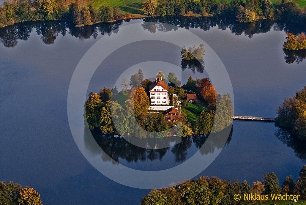 Foto: Schloss Mauensee. (Luftaufnahme von Niklaus Wächter)