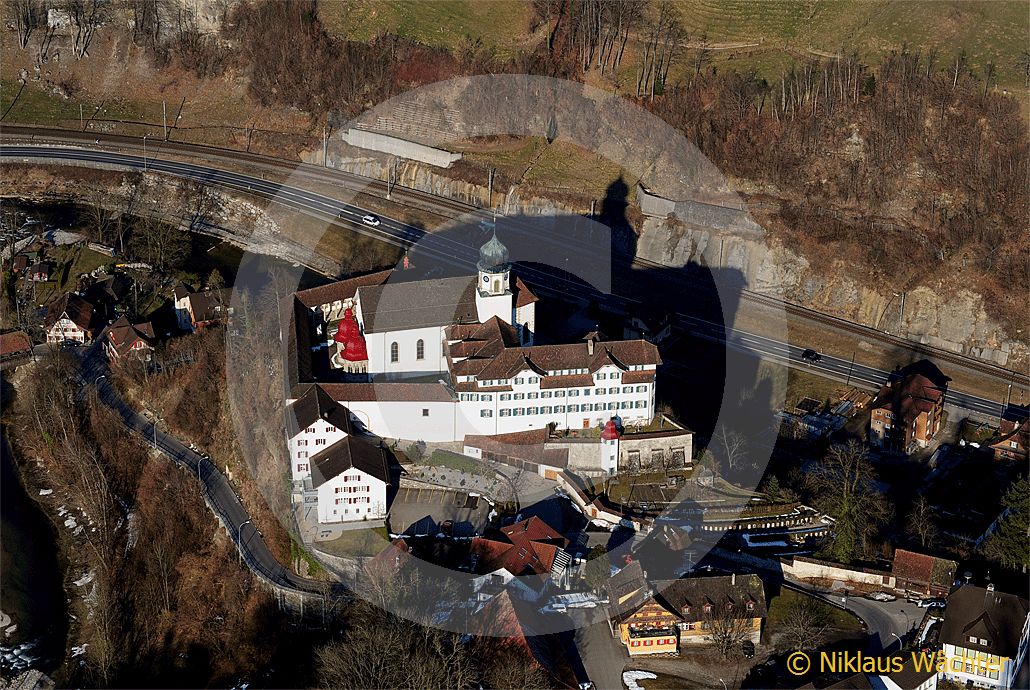 Foto: Das Kloster Werthenstein bei Wolhusen im Entlebuch. (Luftaufnahme von Niklaus Wächter)