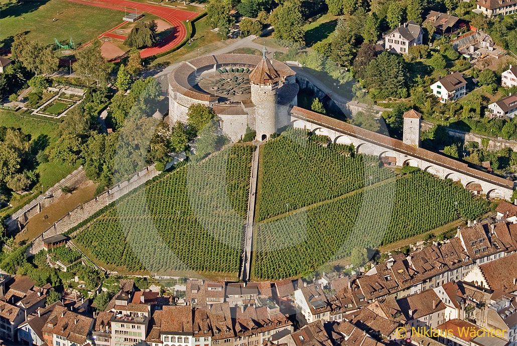 Foto: Festung Munot in Schaffhausen. (Luftaufnahme von Niklaus Wächter)