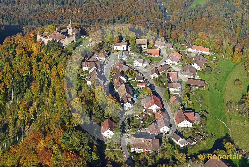 Foto: Schloss Kyburg bei Winterthur (ZH) mit dem gleichnamigen Ort. (Luftaufnahme von Niklaus Wächter)