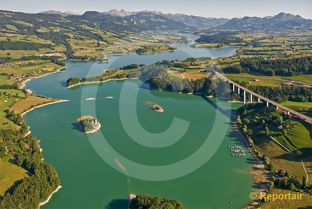 Foto: Lac der la Gruyere. (Luftaufnahme von Niklaus Wächter)