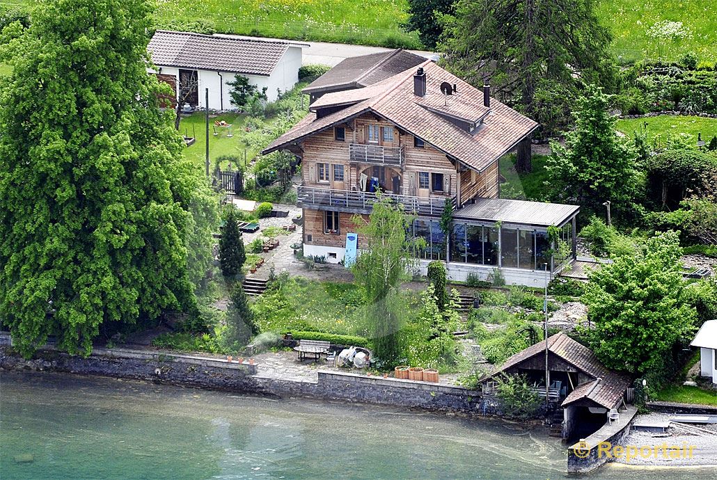 Foto: Einfamilienhaus am See.. (Luftaufnahme von Niklaus Wächter)