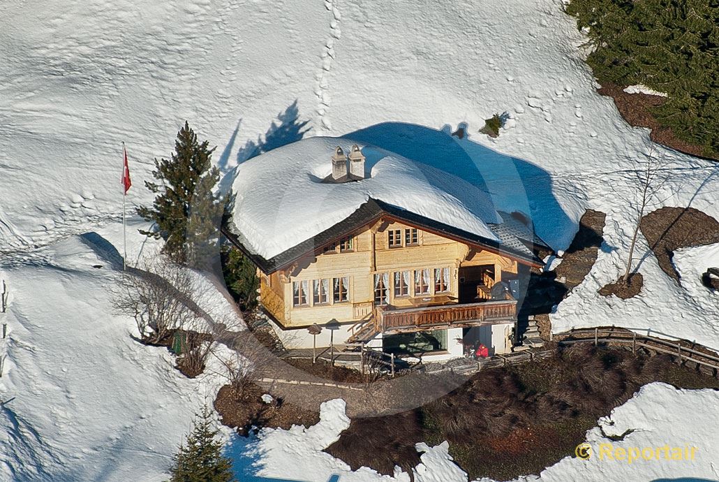 Foto: Chalet in den Bergen.. (Luftaufnahme von Niklaus Wächter)