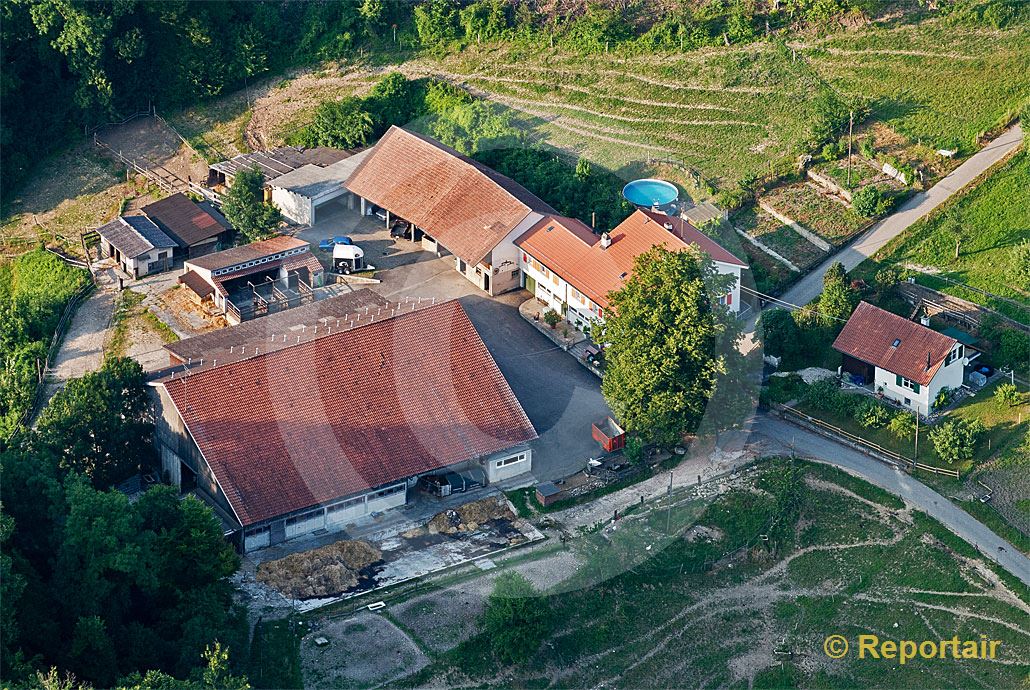 Foto: Bauernhof bei Duggingen BL. (Luftaufnahme von Niklaus Wächter)
