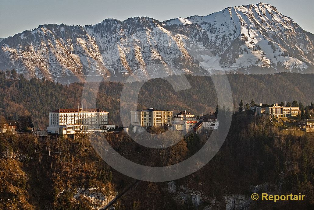 Foto: Die Bürgenstock-Hotels über dem Vierwaldstättersee.. (Luftaufnahme von Niklaus Wächter)