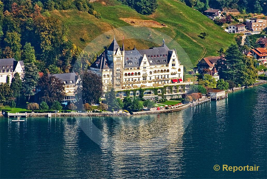 Foto: Das Park Hotel Vitznau am Vierwaldstättersee.. (Luftaufnahme von Niklaus Wächter)