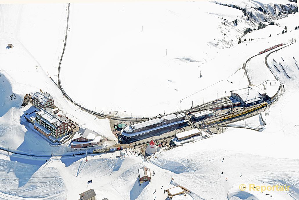 Foto: Die Kleine Scheidegg auf 2061 m.ü.M.. (Luftaufnahme von Niklaus Wächter)