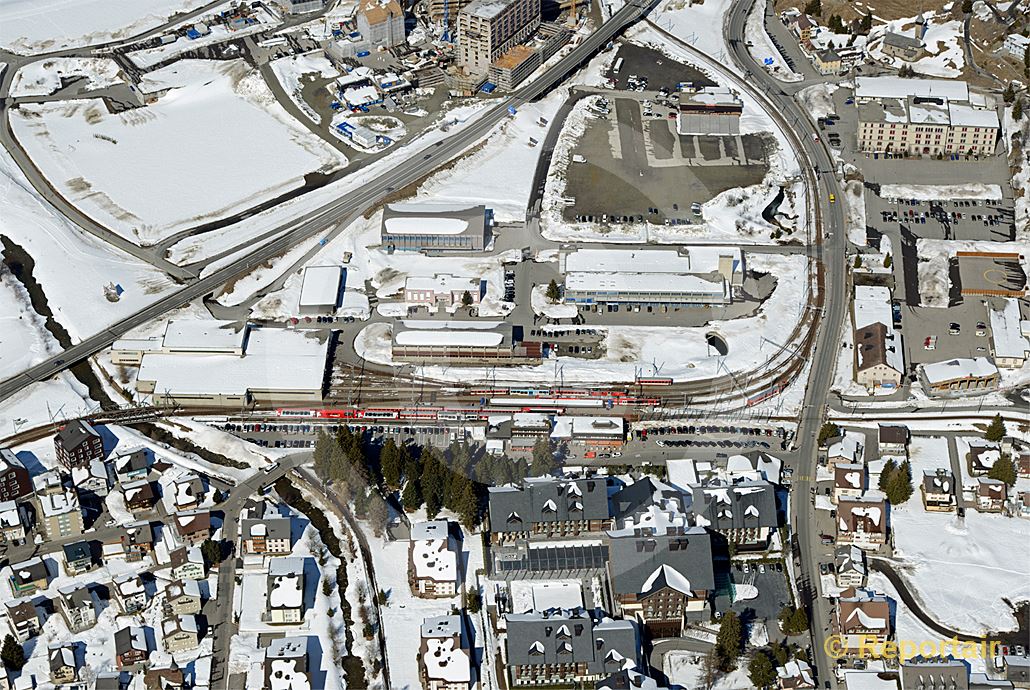 Foto: Bahnhof Andermatt UR.. (Luftaufnahme von Niklaus Wächter)
