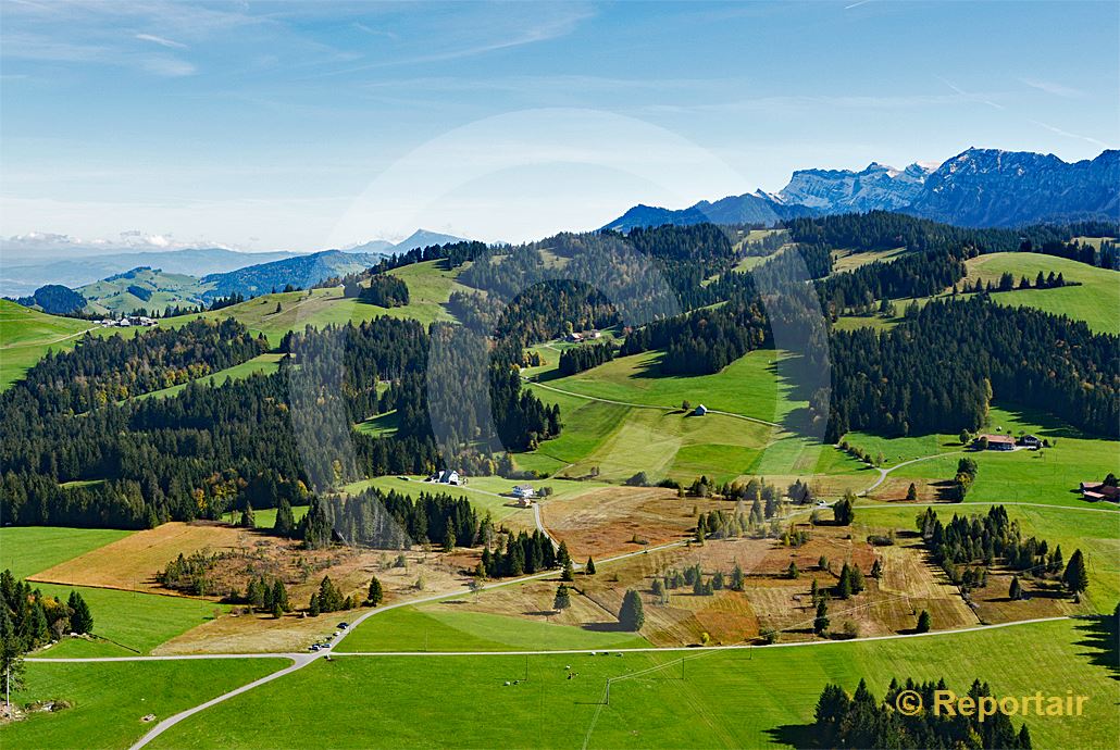 Foto: Das Hochmoor Mettilimoos oberhalb von Entlebuch LU. (Luftaufnahme von Niklaus Wächter)