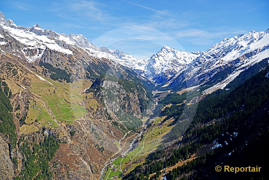 Foto: Das Maderanertal UR oberhalb Amsteg. (Luftaufnahme von Niklaus Wächter)