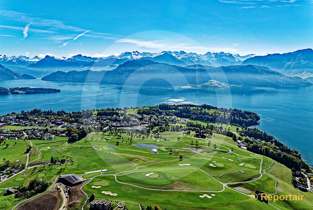 Foto: Und das Luzerner Steuerparadies Meggen LU hat jetzt auch einen Golfplatz. (Luftaufnahme von Niklaus Wächter)