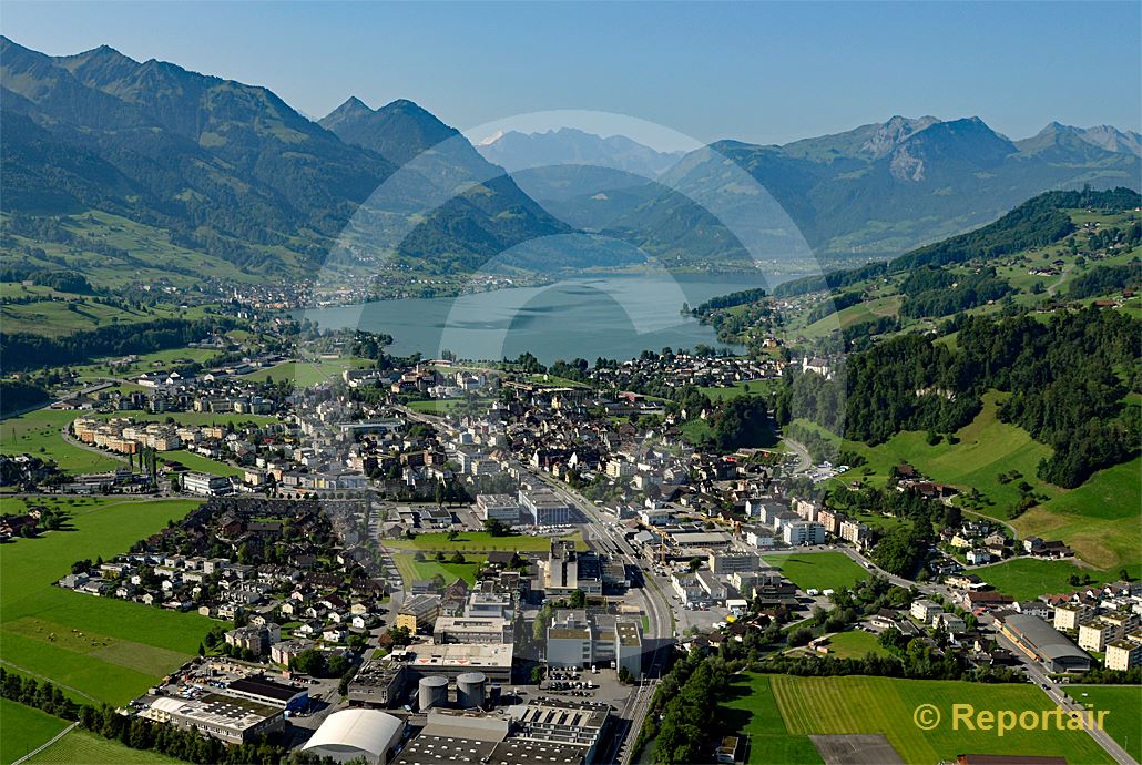 Foto: Sarnen am Sarnersee ist der Hauptort von Obwalden. (Luftaufnahme von Niklaus Wächter)