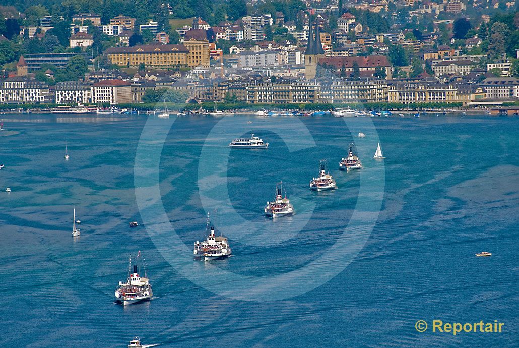 Foto: Parade der Raddampfer auf dem Vierwaldstättersee Bild 1595. (Luftaufnahme von Niklaus Wächter)