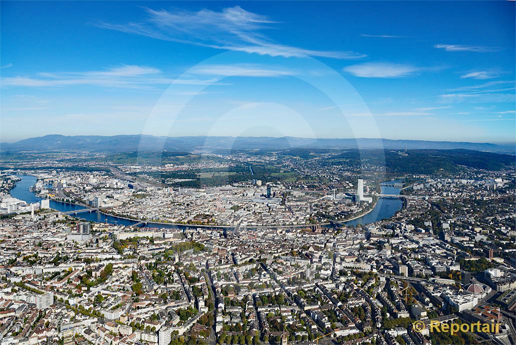 Foto: Basel aus Südwesten gesehen. (Luftaufnahme von Niklaus Wächter)