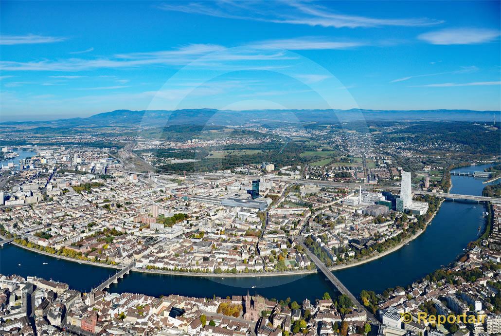 Foto: Basel und sein Rheinknie. (Luftaufnahme von Niklaus Wächter)
