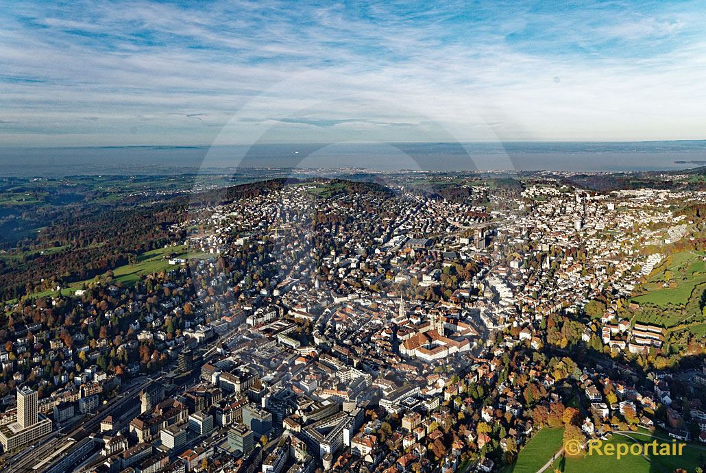 Foto: Die Stadt St.Gallen im Herbst. (Luftaufnahme von Niklaus Wächter)