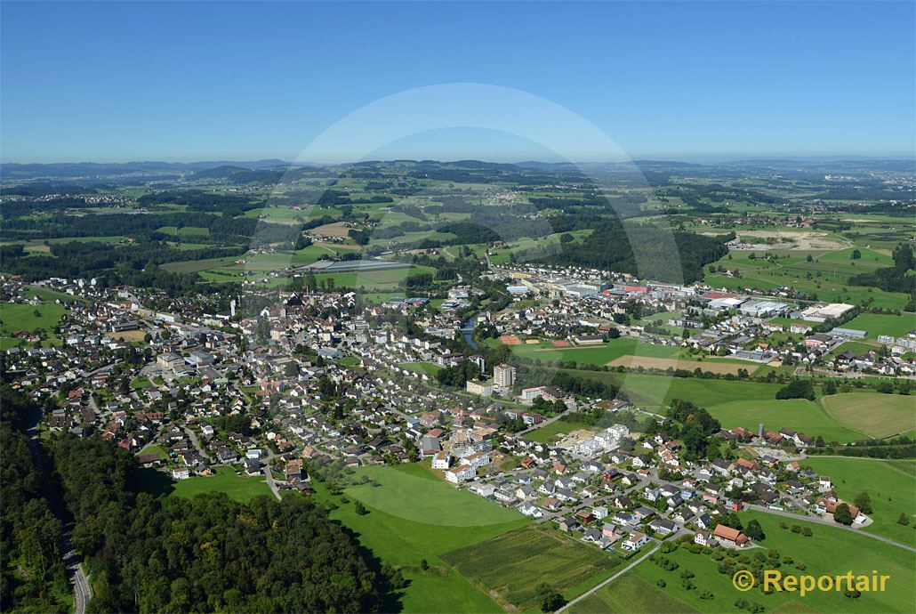 Foto: Bischofszell mit Sitterdorf im Hintergrund. (Luftaufnahme von Niklaus Wächter)