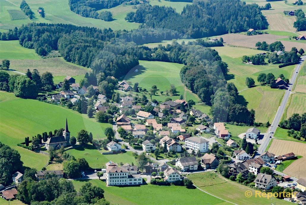 Foto: Chatillens VD bei Oron la ville. (Luftaufnahme von Niklaus Wächter)