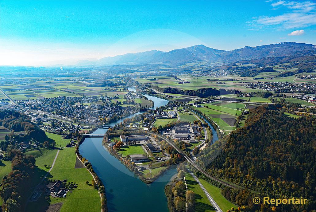 Foto: Verkehrs- und Wasserwege bei Wangen an der Aare. (Luftaufnahme von Niklaus Wächter)