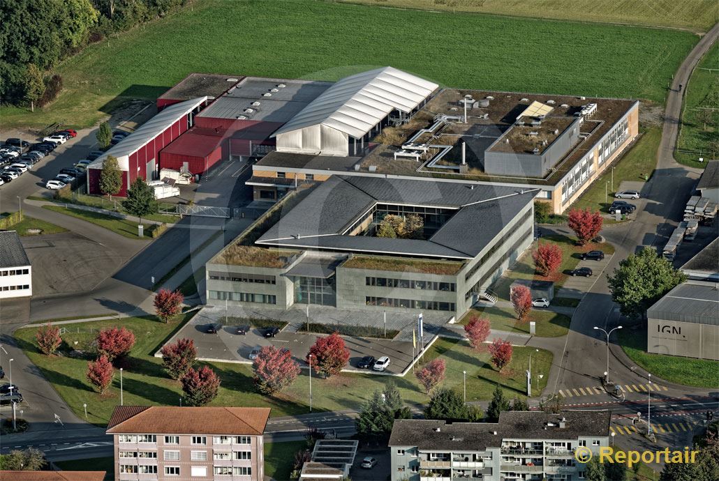 Foto: Hauptsitz der B. Braun Medical AG in Sempach LU. (Luftaufnahme von Niklaus Wächter)
