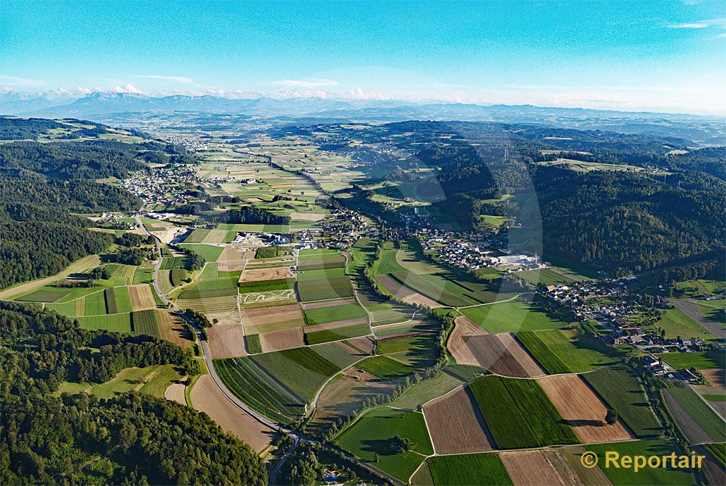 Foto: Das Suhrental bei Staffelbach AG. (Luftaufnahme von Niklaus Wächter)