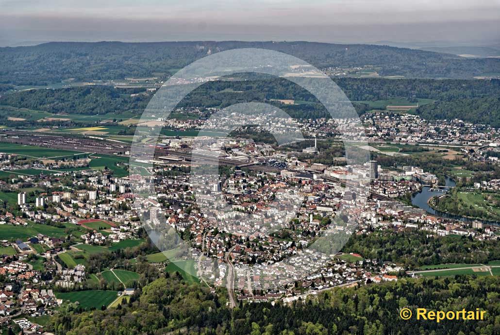 Foto: Dietikon ZH ist der Hauptort des gleichnamigen Bezirks. (Luftaufnahme von Niklaus Wächter)