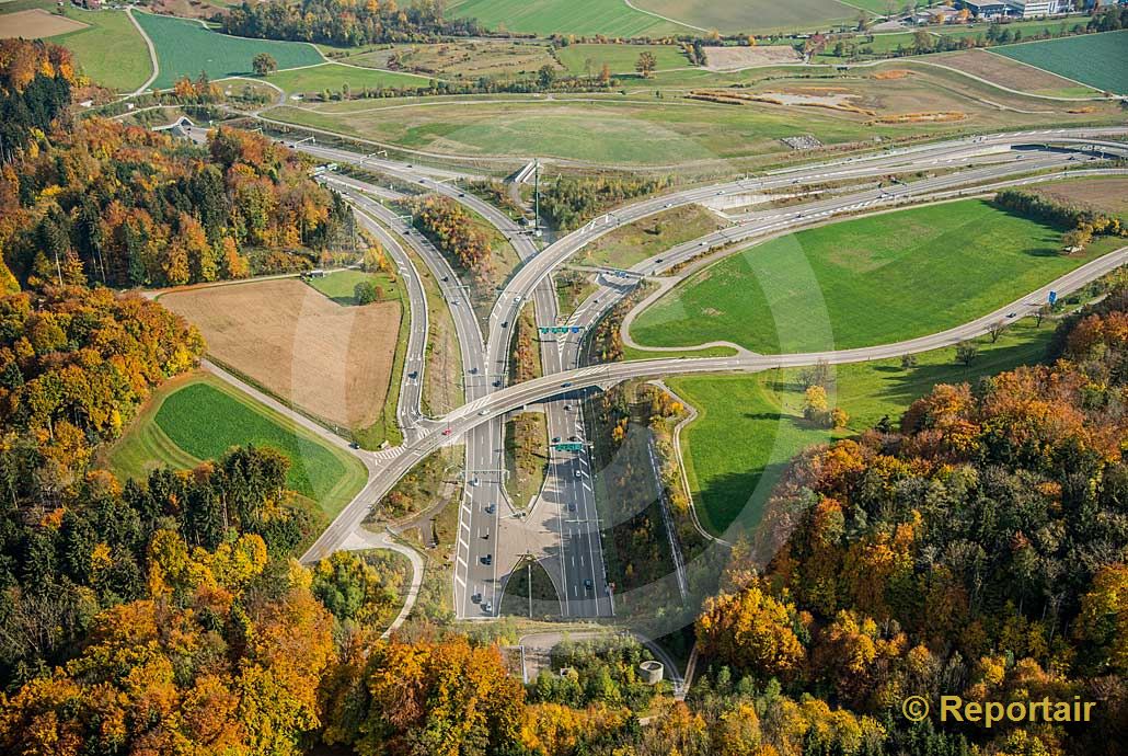 Foto: Das sogenannte Verkehrsdreieck Zürich-West mit dem Südportal des Uetlibergtunnels (links oben) . (Luftaufnahme von Niklaus Wächter)