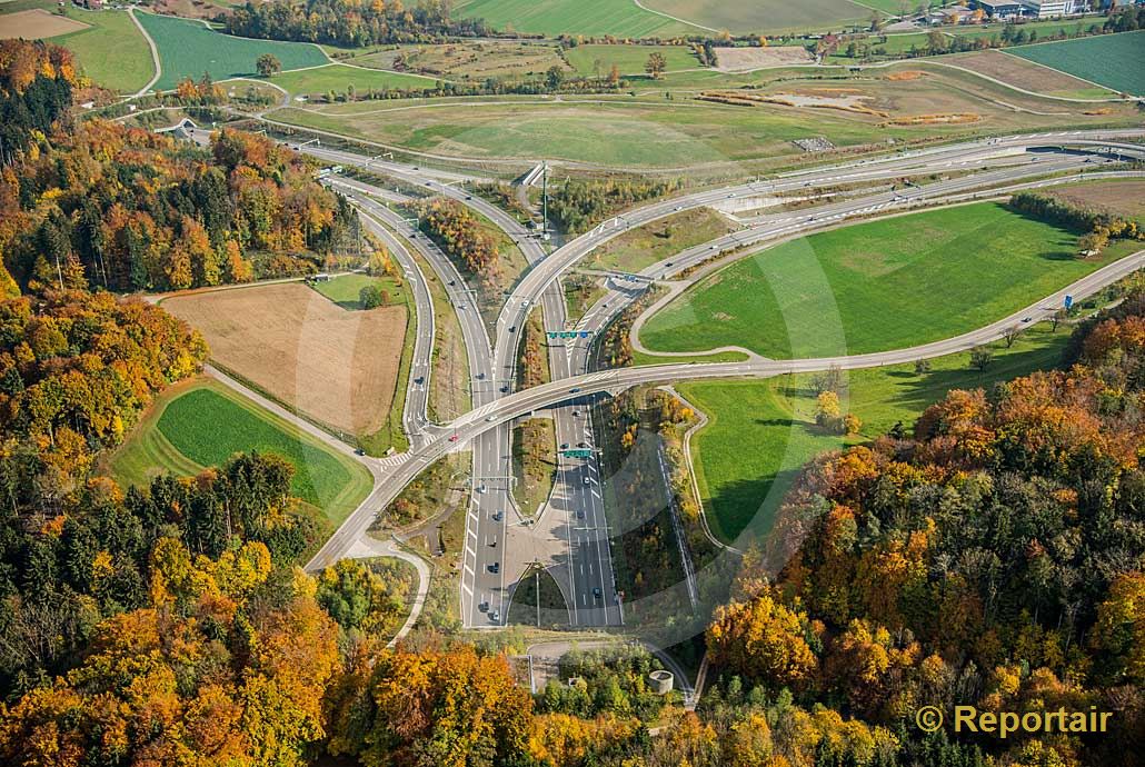 Foto: Das sogenannte Verkehrsdreieck Zürich-West mit dem Südportal des Uetlibergtunnels (links oben) . (Luftaufnahme von Niklaus Wächter)