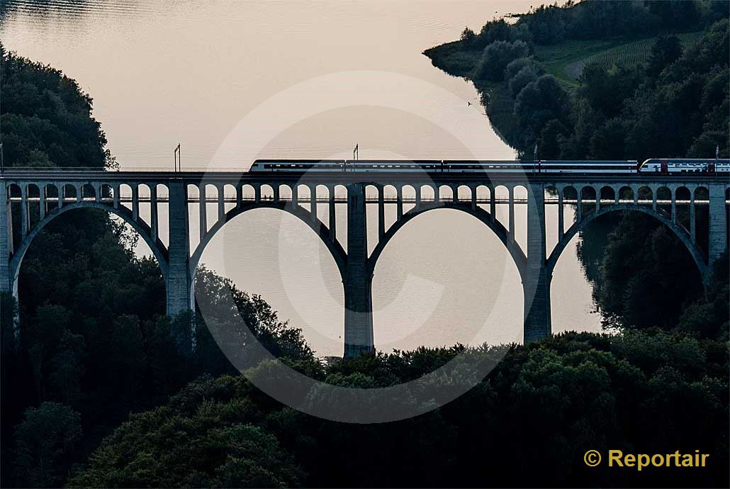 Foto: Das Grandfey-Viadukt bei Fribourg (FR).. (Luftaufnahme von Niklaus Wächter)