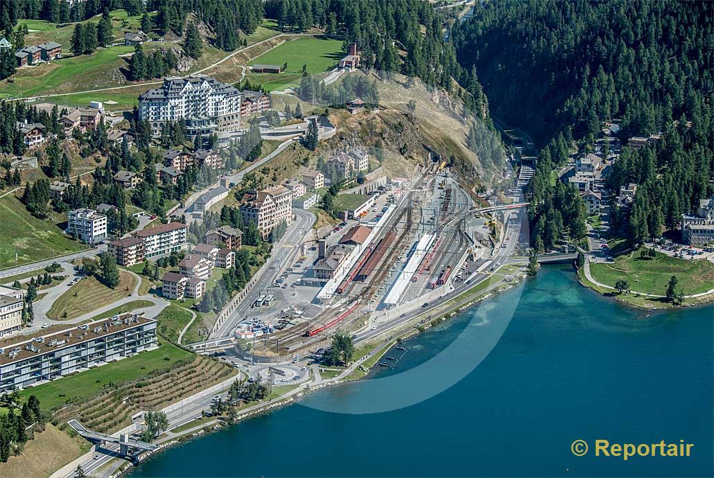 Foto: Der Bahnhof St.Moritz (GR).. (Luftaufnahme von Niklaus Wächter)