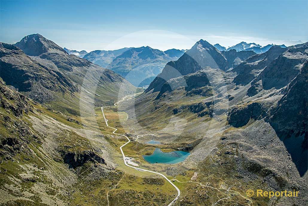 Foto: Der Julierpass bei St. Moritz (GR).. (Luftaufnahme von Niklaus Wächter)