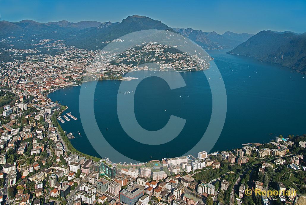Foto: Eine Seebucht ist zugebaut - Lugano (TI). (Luftaufnahme von Niklaus Wächter)