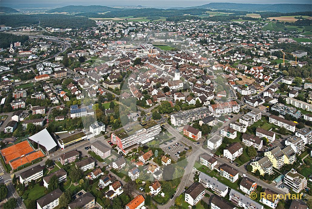 Foto: Bülach (ZH). (Luftaufnahme von Niklaus Wächter)