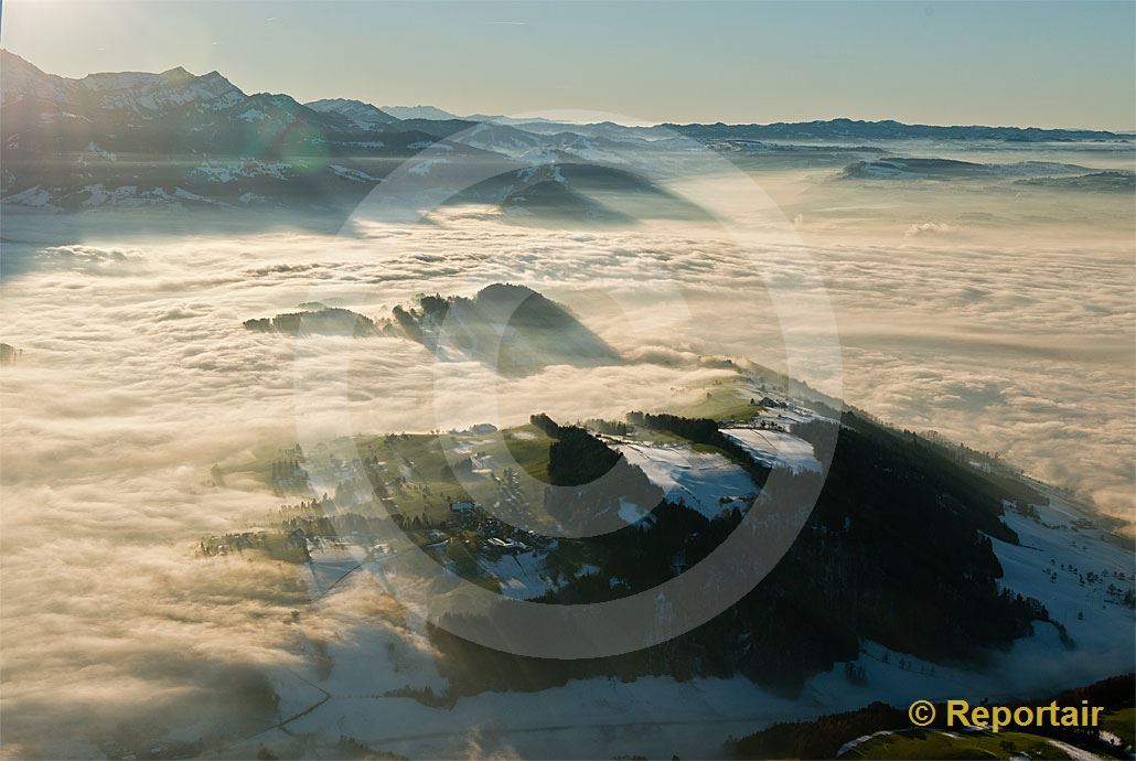Foto: Nebelmeer bei Luzern.. (Luftaufnahme von Niklaus Wächter)